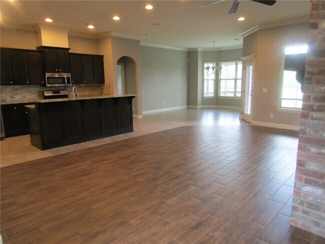 Building Photo - 4200 SW Rhinestone Blvd