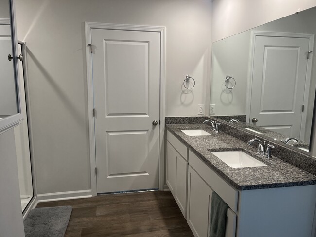 Building Photo - Eagle Creek