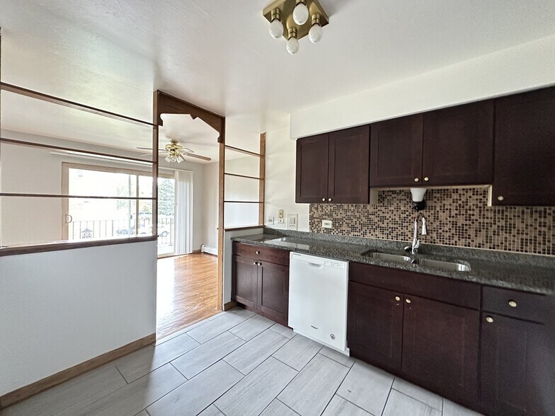 Building Photo - 1639 Oakwood Ave