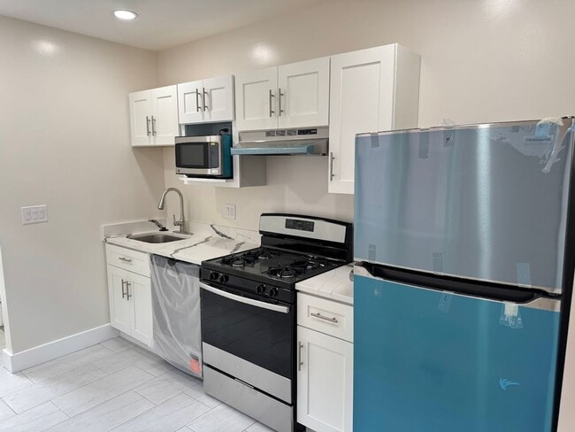 Building Photo - Great 1st Floor Duplex in Squirrel Hill! Available NOW!