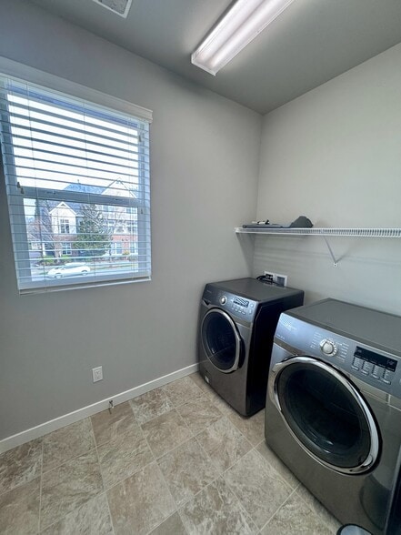 Building Photo - 1411 NE Park Dr