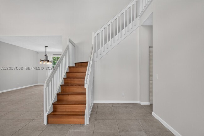 Building Photo - 498 Cambridge Ln