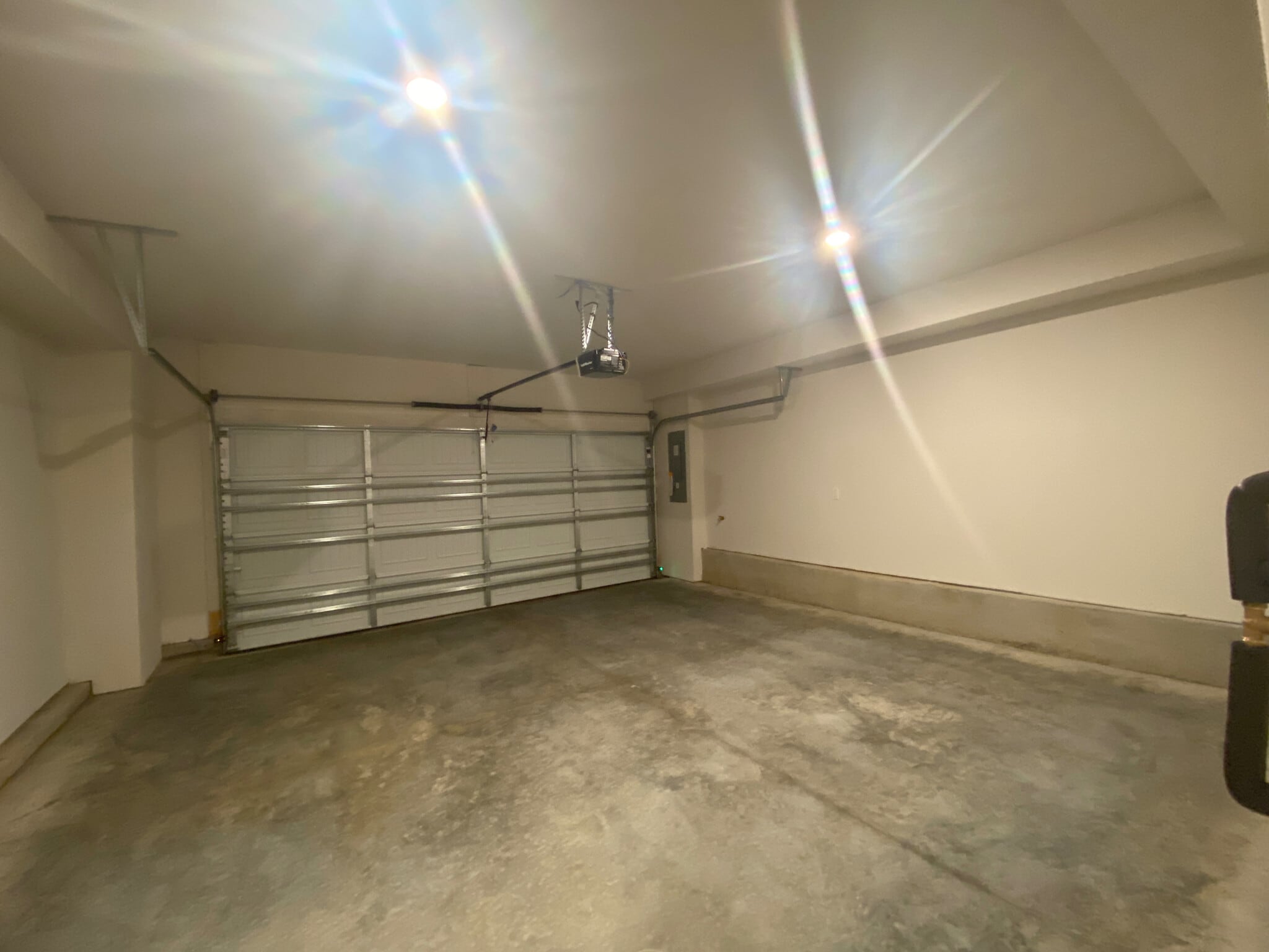 Building Photo - Room in Townhome on Memorial Pkwy