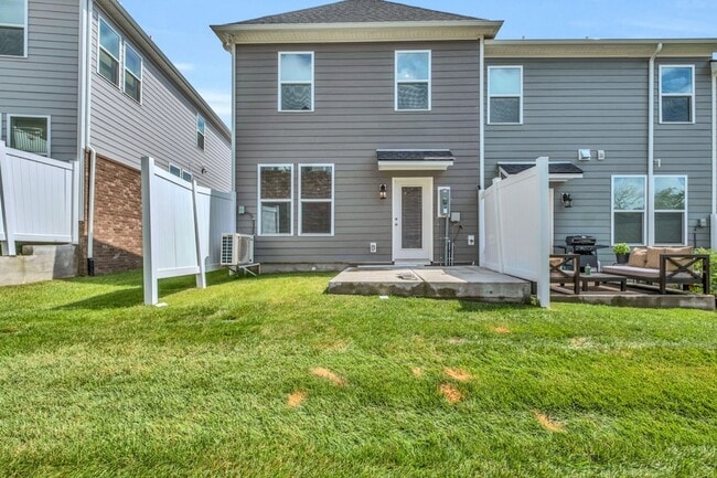 Building Photo - 5084 Dayflower Dr