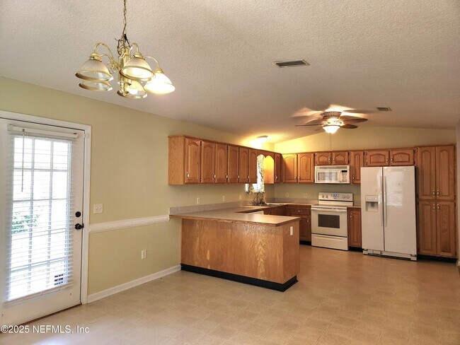 Building Photo - 37127 Lorena Dr