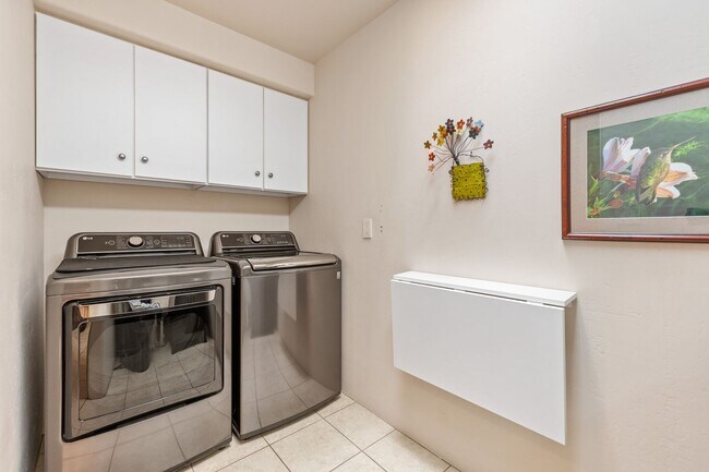 Building Photo - Furnished, 1-Year Long-Term Rental