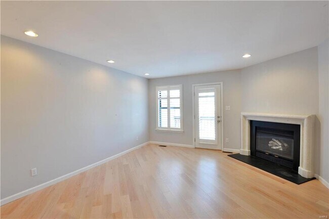 Building Photo - 869 Forest Trace Dr