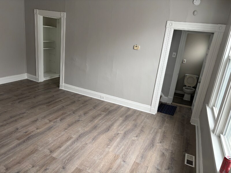 Building Photo - 1918 Elm St