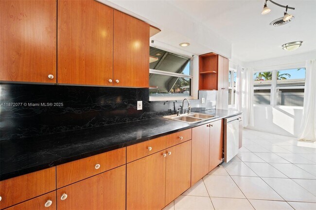 Building Photo - 3812 N Circle Dr