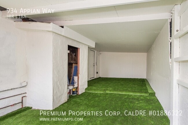 Building Photo - 934 Appian Way