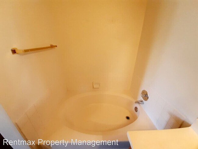 Building Photo - 3 br, 2.5 bath House - 6501 OLD OXFORD