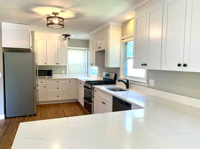 Building Photo - 60 Ramona Ct