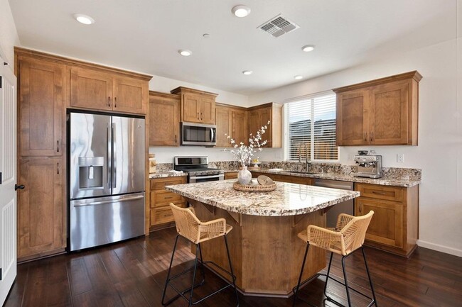 Building Photo - 3 Bedroom Home in Whitney Ranch