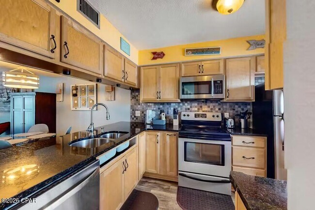 Building Photo - 8013 Beach Dr