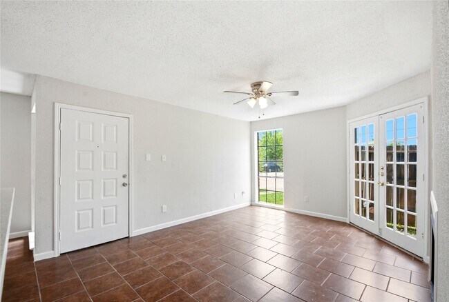 Building Photo - 12500 Sandpiper Dr