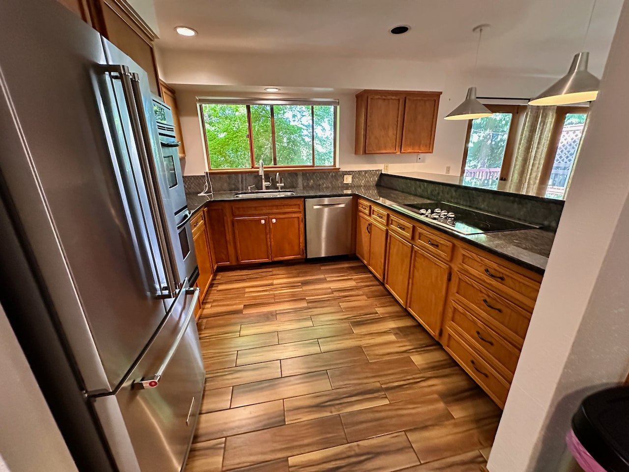 kitchen - 1647 Jeannette Plz NW