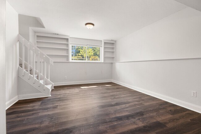 Building Photo - 2108 Mariner Cir