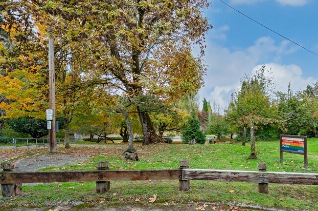 Building Photo - 5516 20th Ave NE