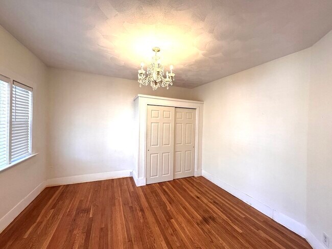 Building Photo - 59 Judson St