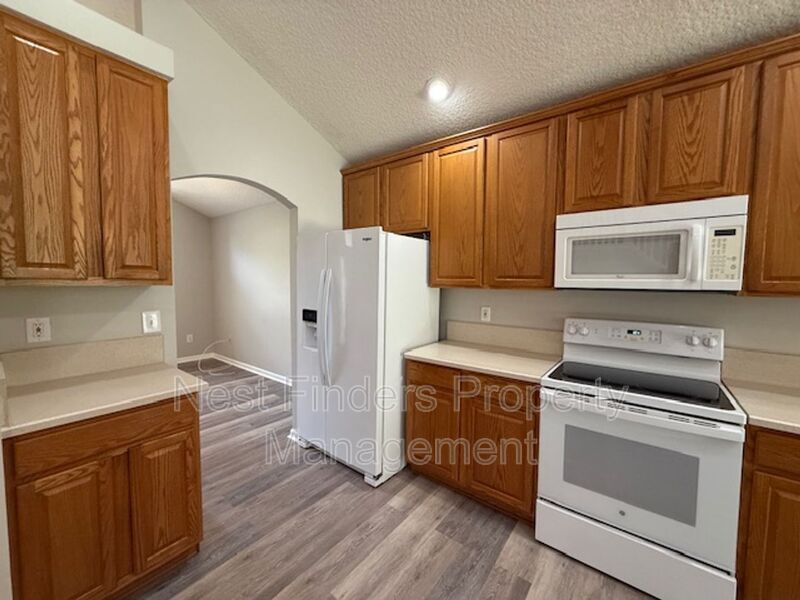 Building Photo - 830 S Lilac Loop