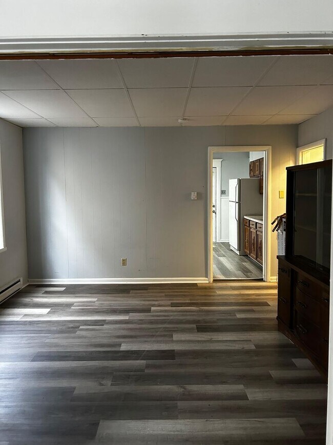 Building Photo - 418 N Main St