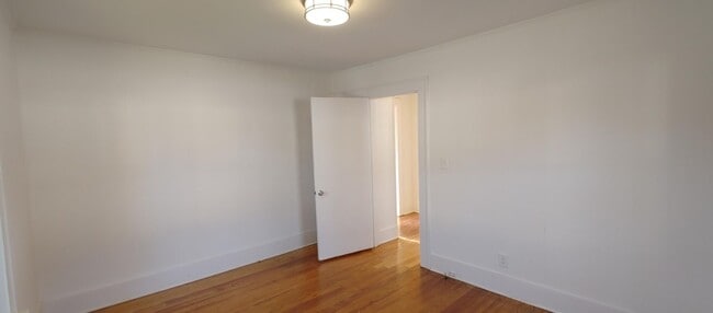 Building Photo - Charming Red Bank Home close to Restaurants, shops and parks!