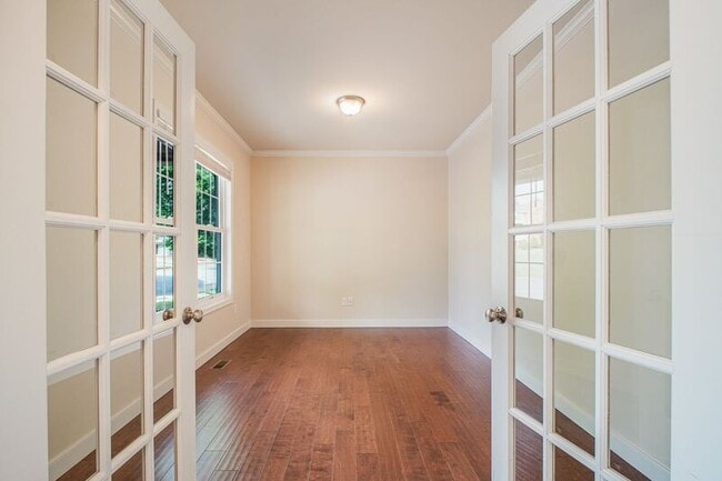 Building Photo - 803 Sunken Rd