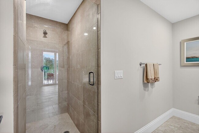 Building Photo - 834 Bay Colony Dr S