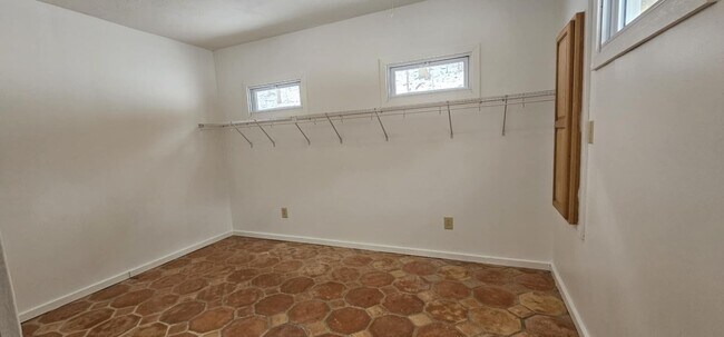 Building Photo - Peaceful Country Living Just Minutes from Nashville!