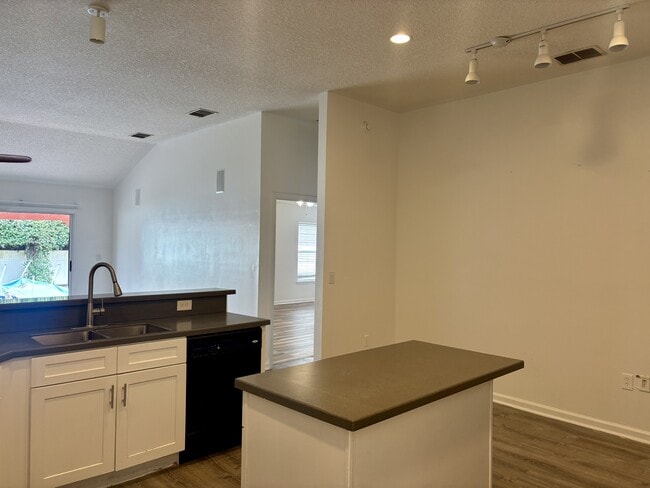 Building Photo - 1045 Drakefeather Dr