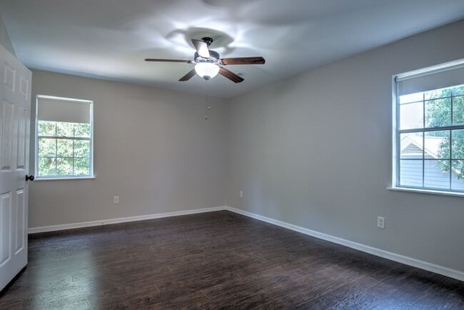 Building Photo - COMING SOON! Welcome to this beautifully r...