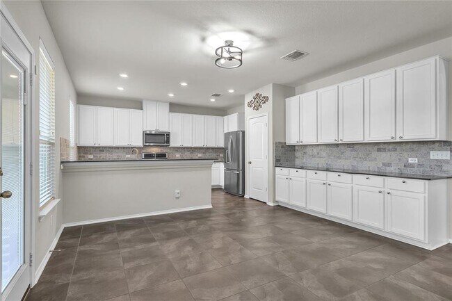 Building Photo - 709 Vaughn St