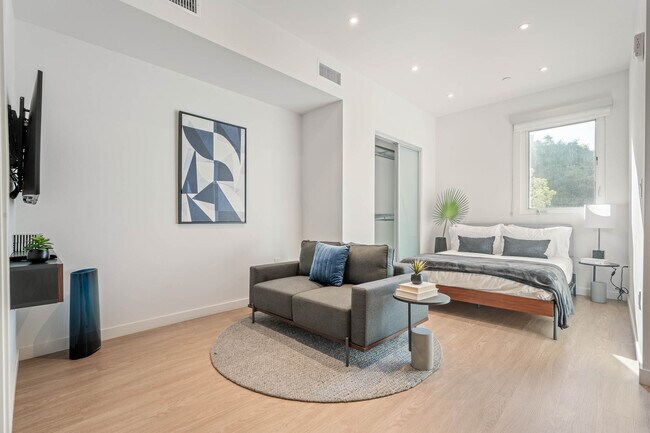 Building Photo - 5851 W 88th St