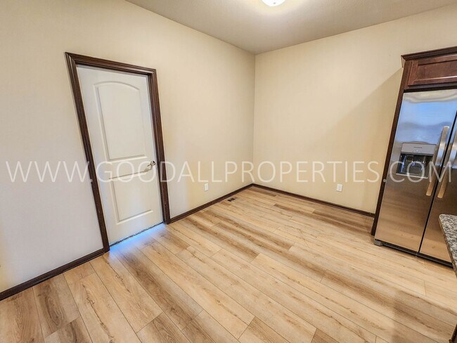 Building Photo - Great Deal in Ankeny! 3 Bedroom 2.5 bath with basement finished in Northwest Ankeny