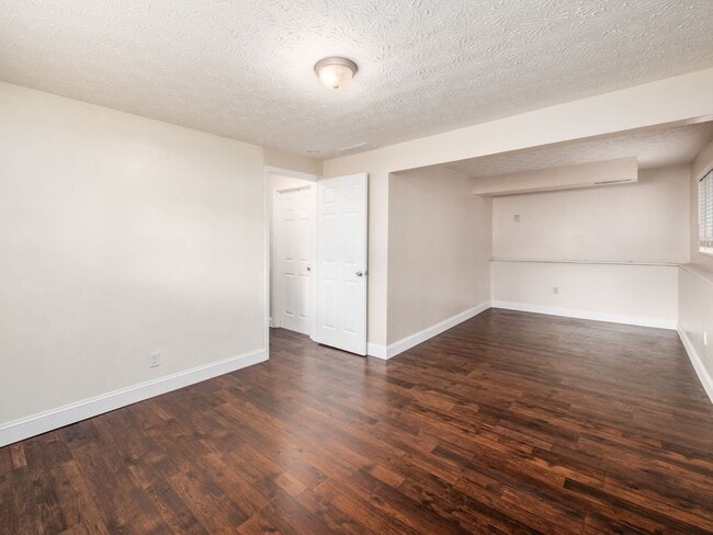 Building Photo - 3 Bedroom 1.5 Bath Single Family Home - Hilliard, OH