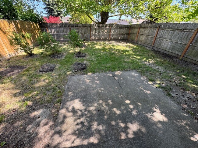 Building Photo - 4371 Madrona Way SE
