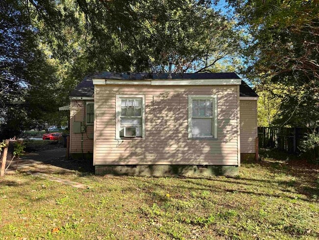 Building Photo - 1041 Isabelle St