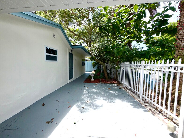 Building Photo - 9615 NW 3rd Ave
