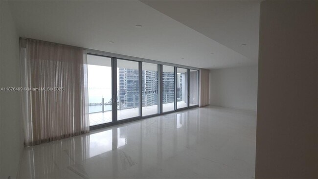 Building Photo - 300 Biscayne Blvd Way
