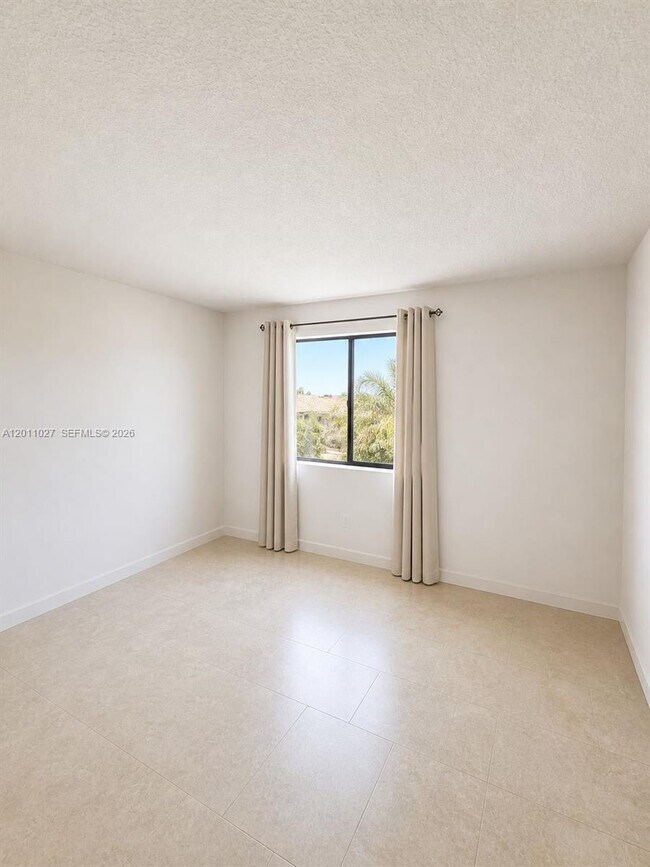 Building Photo - 1110 Green Pine Blvd