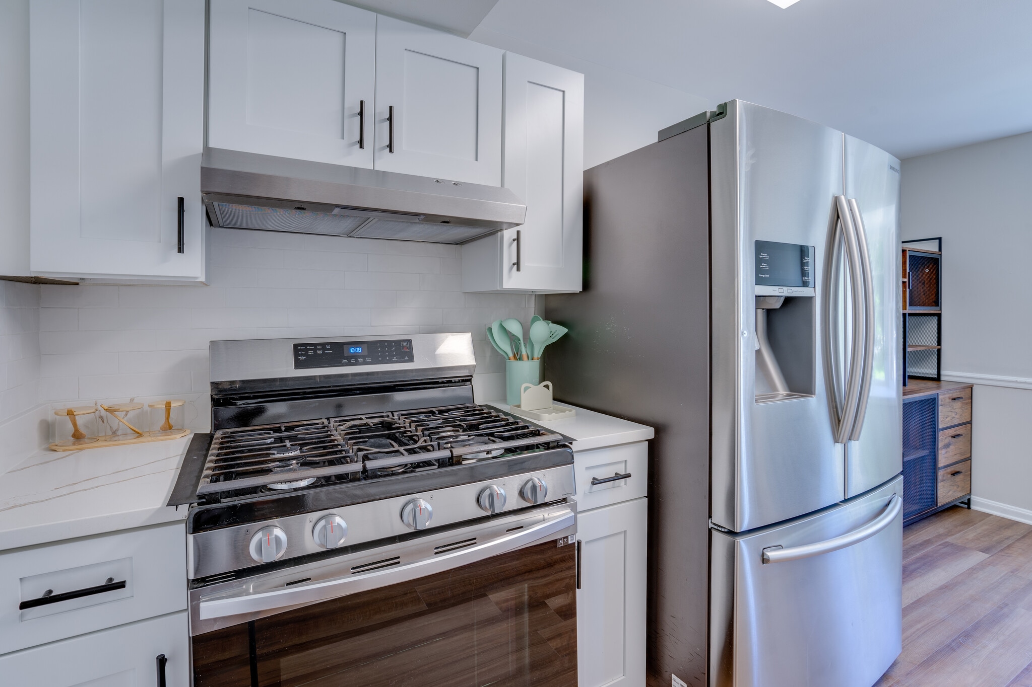 Kitchen - 8056 Central Park Dr