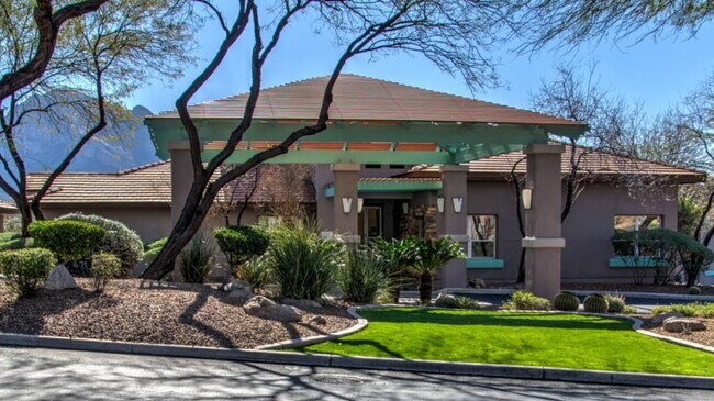 Building Photo - 10950 N La Cañada Dr
