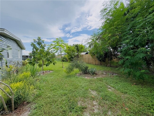 Building Photo - 913 Hudson Ave