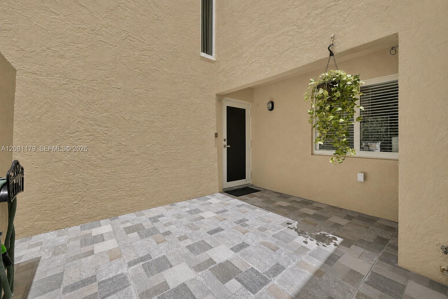 Building Photo - 9133 Fontainebleau Blvd