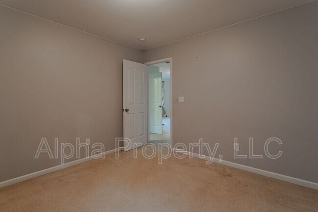 Building Photo - 18 Parkwalk Dr
