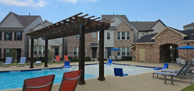 Building Photo - Wild Daisy LLC