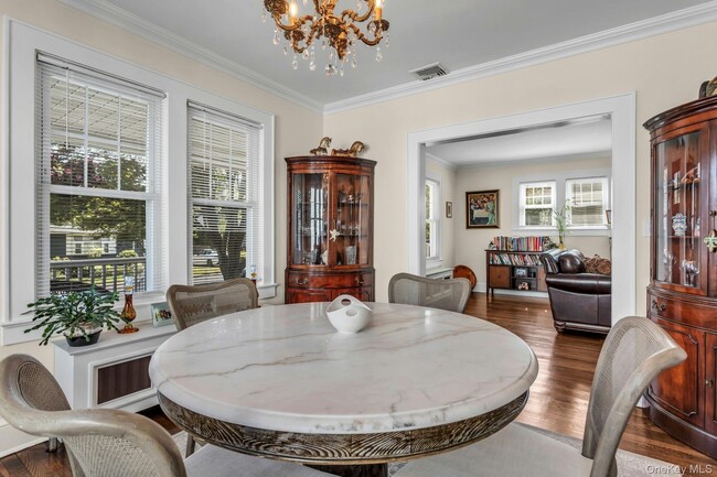 Building Photo - 23 W 7th St