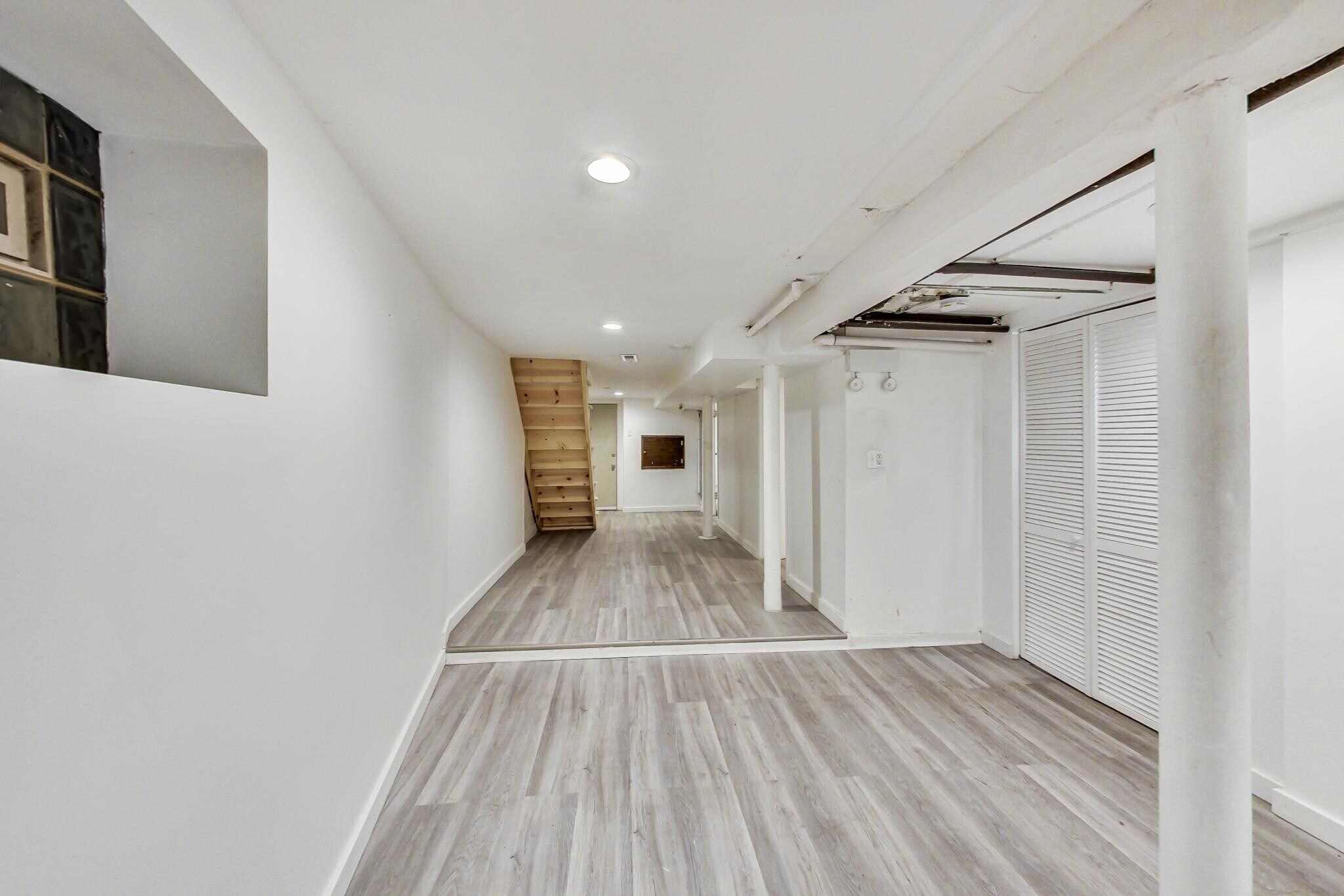 Building Photo - 3554 N Wilton Ave