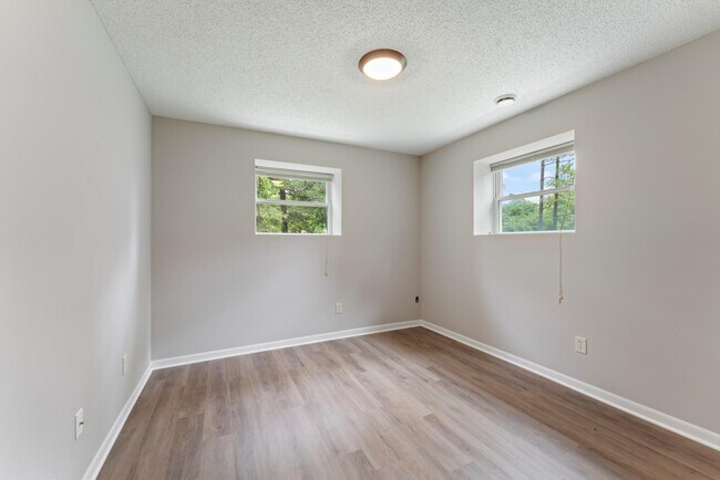 Building Photo - 1437 Wisconsin Ave N