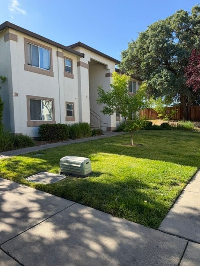 Building Photo - Very Nice 2 Bedroom and 2 Bathroom Apartment $2,200 + $175.00 WSG
